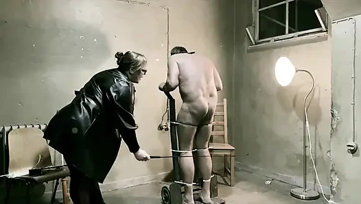 Dominatrix sahibe April - cell45 - nisan hapishanesi, bölüm 2