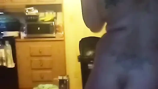 Evli kadın kocasıyla oynak oluyor