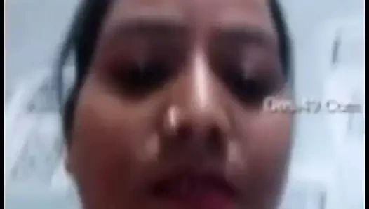 Hindistan teyze gösteren büyük brest