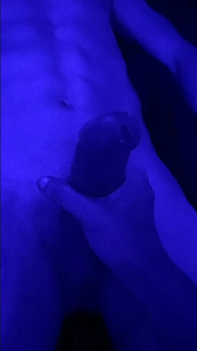 CRYBABY'NIN BÜYÜK YARAKLA MASTÜRBASYON YAPAN KLIBI