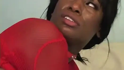 Siyah ve beyaz amcık büyük yarak emiyor... ağzına boşalma