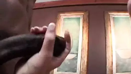 Beyaz fahişe alır siyah horoz yukarı ona göt süre verirken bir oral seks