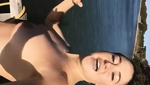 Shailene woodley ve iki kız tamamen çıplak açık havada