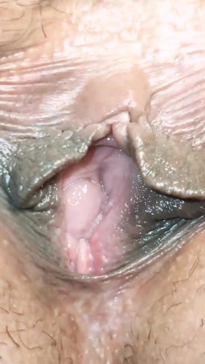 Hintli desi threesom lezbiyen sert seks kıpır kıpır yalama ve emme videoları | Klip 2