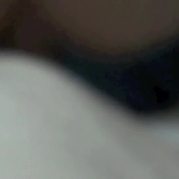 Arap tarafından spor ayakkabı hakimiyeti ile kullanılan pullu genç kız