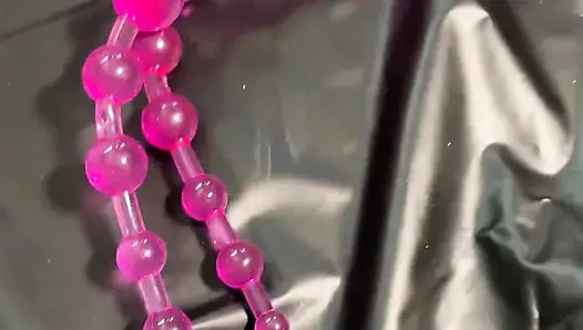 Sevimli iri güzel kadın anal boncuklara takıntılı