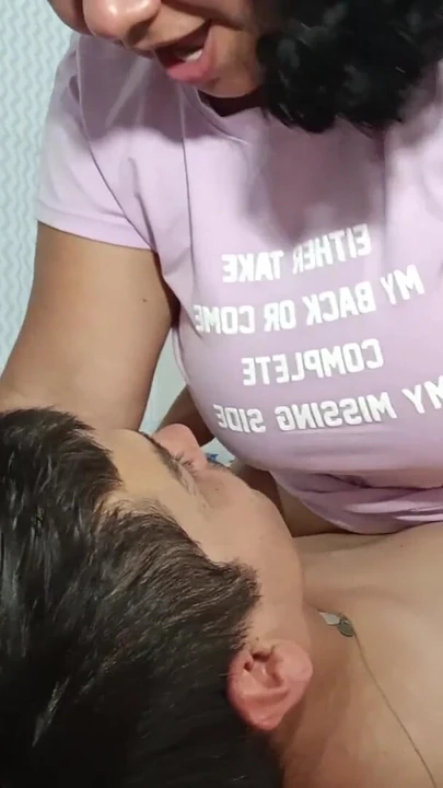 Эпический момент из "Красивую подругу трахнули на четверых, грудастая латина трахается"