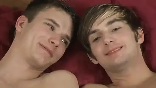 Ateşli erkek arkadaşlarıyla emme ve sikiş