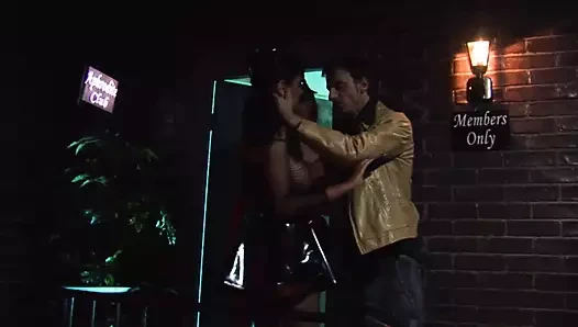 Esmer kız kardeşler lee üçlü grup sekste Pascal'ın yarağını paylaşıyor