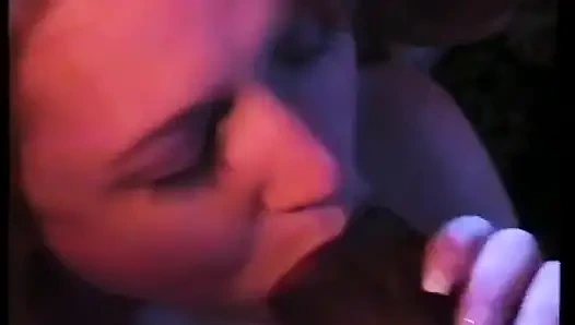 Şeftali kız ağzına büyük yarak sokmayı seviyor