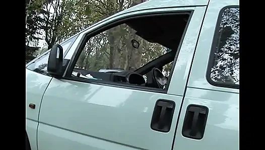 Sevimli esmer ij siyah çoraplı sert yarağa biniyor