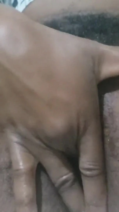 Sert sikişen orta yaşlı seksi kadın olgun allure ile dolu baştan çıkarıcı bir yetişkin fantezisi yaratıyor | Klip 2