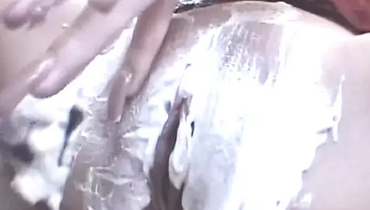 Yarı Fransız yarı Asyalı bebek büyük zenci tarafından dölleniyor