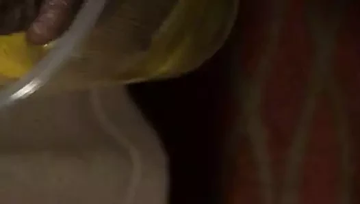 Fincan içinde yumuşak horoz çiş