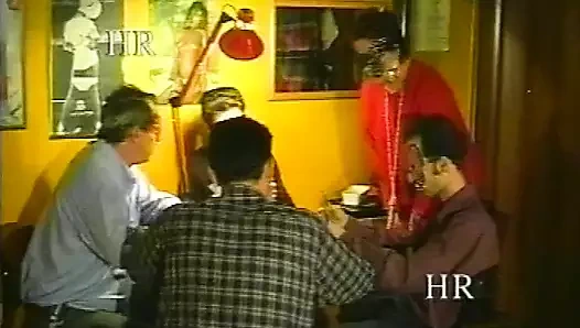 Bu sürtük ağzını amını ve götünü daha iyi doldurabilir mi?