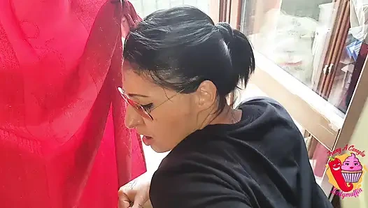 Lady Muffin Tommy'nin tüm döllerini yalıyor