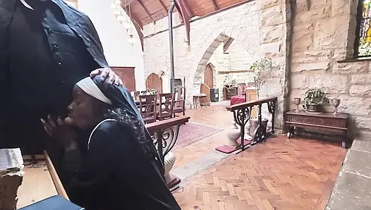 Merakın tadı Rahibe rahibenin yarağını emiyor