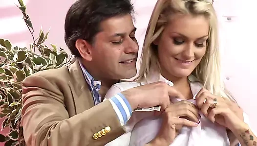 Natasha Marley ve Tiffany Kingston ile grup seks