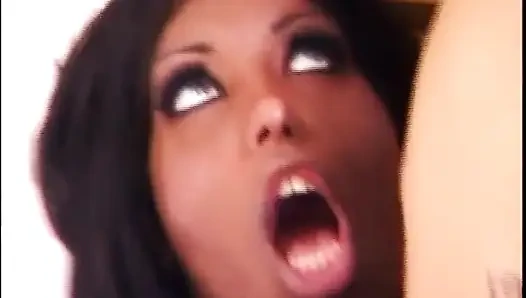 Beyaz bir adamın arkasında siyah bir transeksüelle büyük bir sorunu var