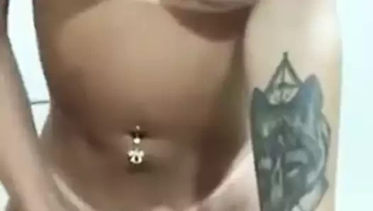 2 normal kız banyoda birlikte