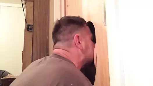 Studly bear sıcak zafer deliği eylemi verir.