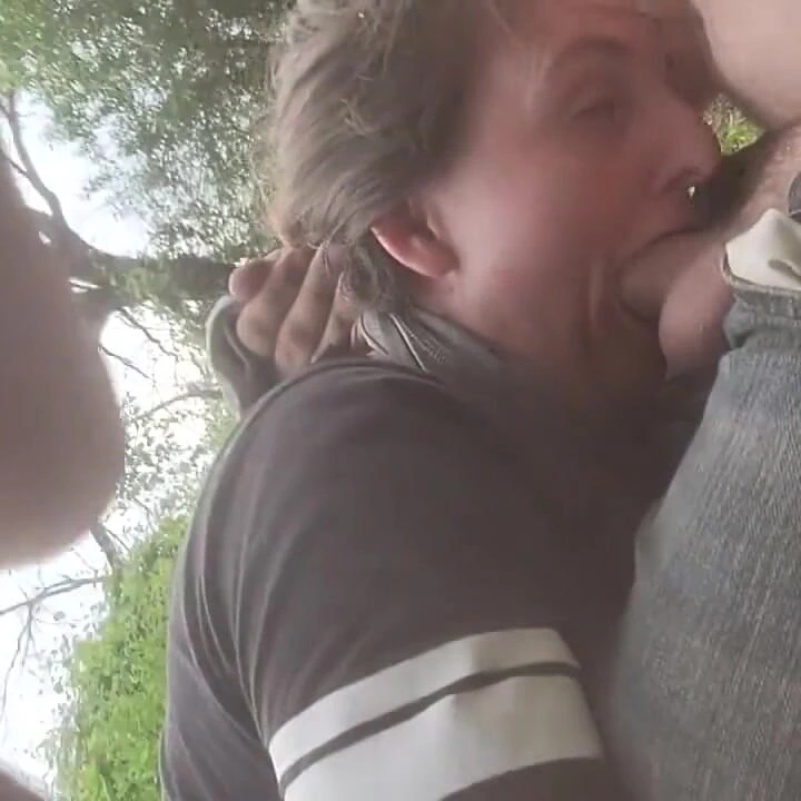 Nehir kenarında oral seks