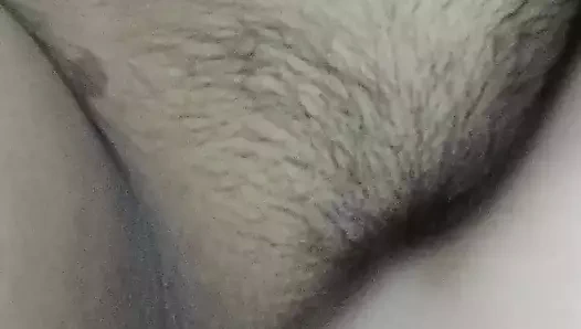 Hintli kız evde yalnız amını parmaklıyor..