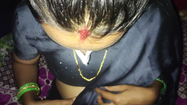 Горячая киска индийской бхабхи хардкорно трахается с бойфрендом, делает минет