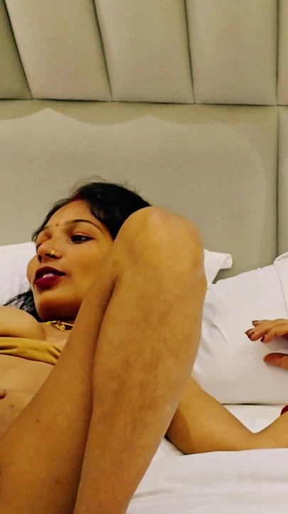 Lal pari jesi hot hardcore lady bathroom m mili uske sath sex karne ke leye bat hui phle wo na bolrhi thii fir usne… | Clip 1