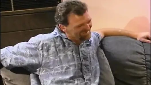 Koca ateşli karısını paylaşıyor