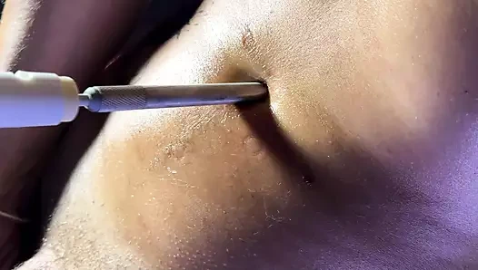 Sikiş makinesi tarafından sikiliyor