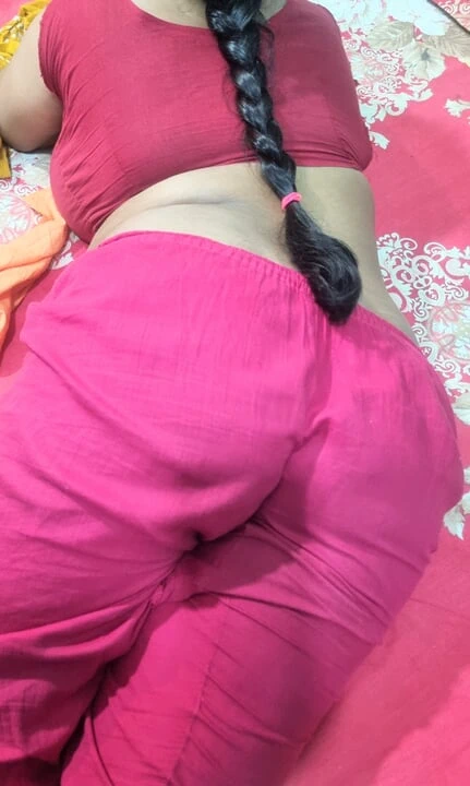 Doğal sesle solo zevk edepsizce inliyor gerçek amatör kız