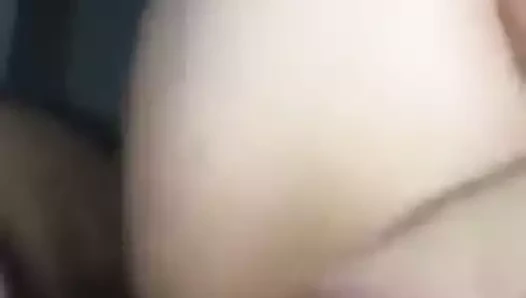 Kız arkadaş götten sikişiyor