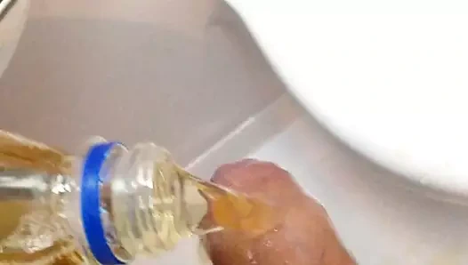 Şişe işemek ve benim horoz üzerine dökme