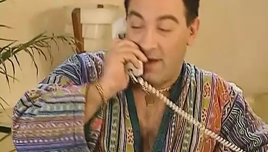 Seksi bir Alman sarışın kalın bir yarak ve zenci arkadaşından memnun oluyor