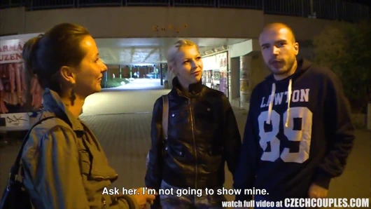 Güzel Çek çifti gf değişimi için para alır