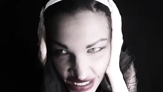 Diva del tubo karanlık bir rahibe