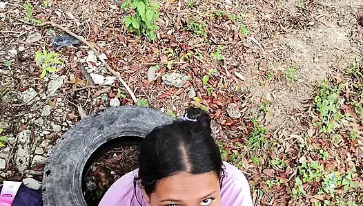 Sikini emmek ve açık havada beni sikmesini istedim, bu gerçekten hoşuma gitmek