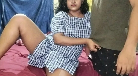 Okul öğretmeni büyük götünü baştan çıkarıyor ve sikiyor