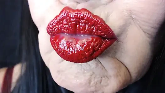 Kırmızı ördek dudakları tüp ruj