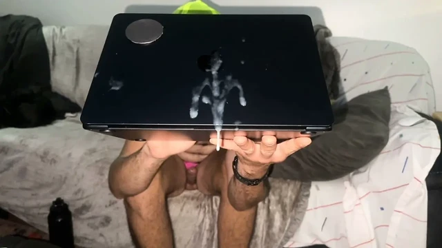 LAPTOP CUMSHOT