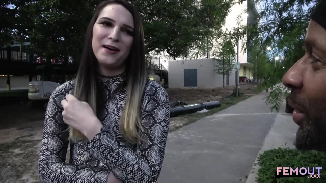 Trans kız sasha bunni seksi götünü siktiriyor