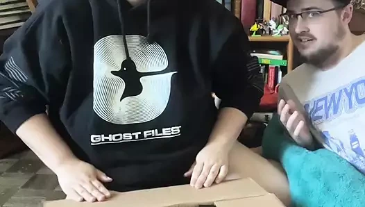 Kutu açılım ve hismith seks makinesi deniyor!