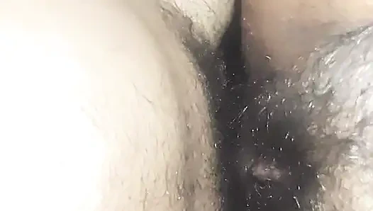 Hintli evli kadının seksi, teyze ilk kez yanlış deliğe penis sokuyor