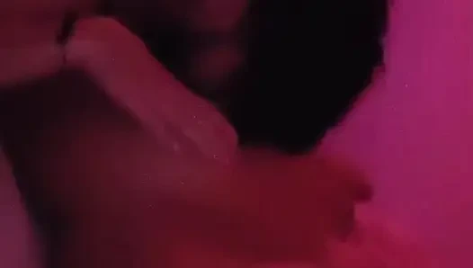 Bu güzel kız beni şaşırtıyor