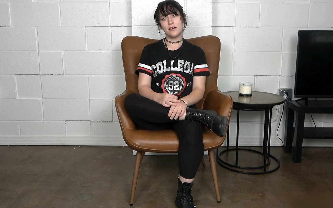 Saf emo tomboy kız anal seviyor!