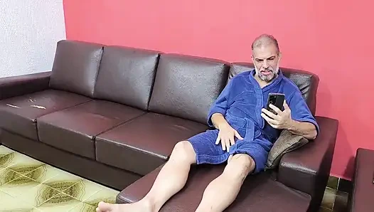 Üvey oğlumun arkadaşını sikiyorum