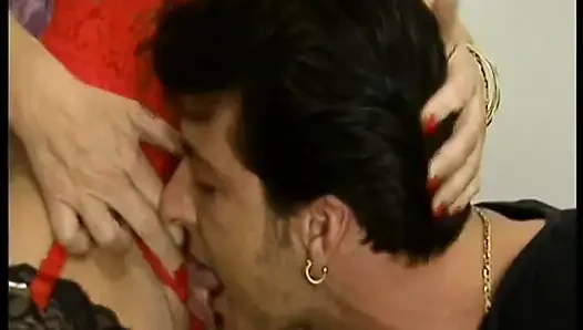 Mavi 4 - Budapeşte içinde (1996)