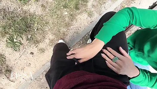 Çift halka açık bir izleme noktasında riskli seks yapıyor