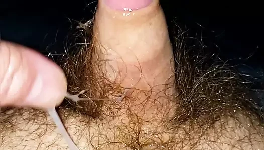 Tombul küçük sünnetsiz yarak bugün üçüncü kez boşalıyor
